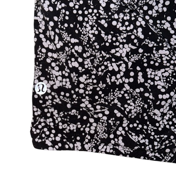 Lululemon Run Times Athletic Short II 4" / Chirasu Black Alpine White Sz 10 - Picture 9 of 10